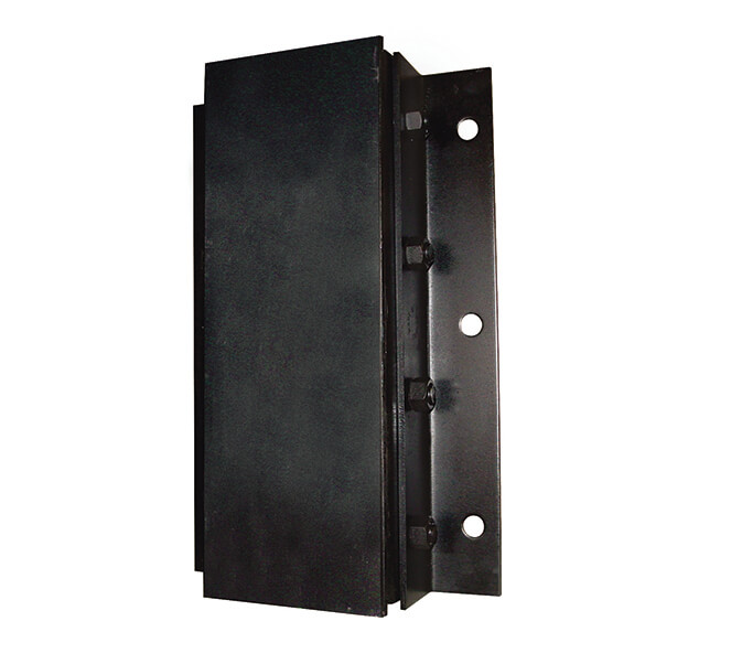 Thanh chắn thép tại khu vực xuất nhập hàng Steel Faced
