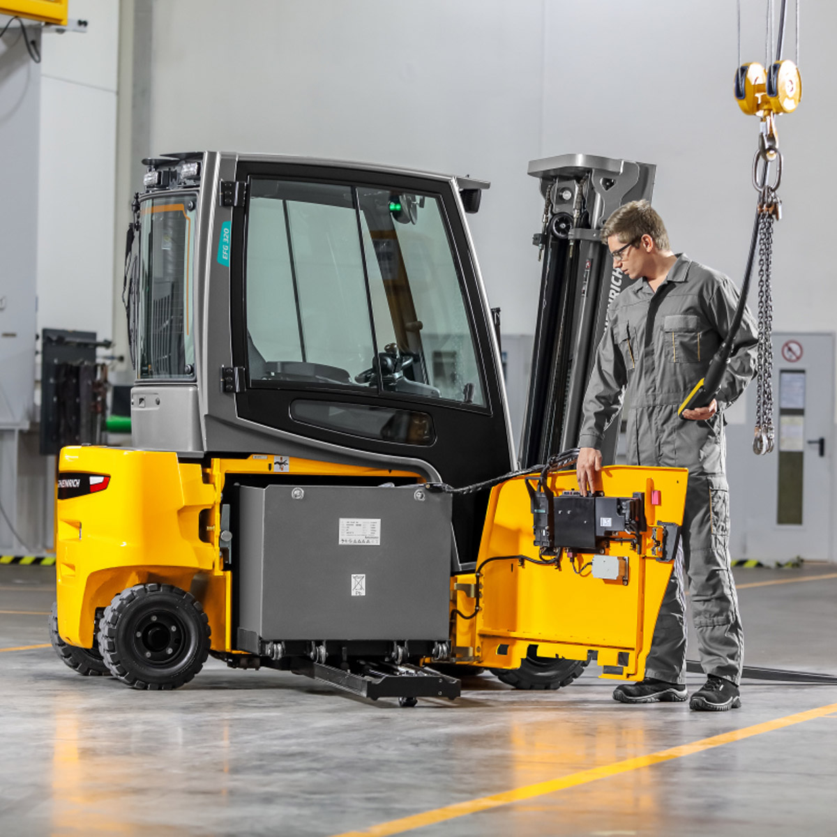 Xe Nâng Điện Counterbalance Jungheinrich EFG 320