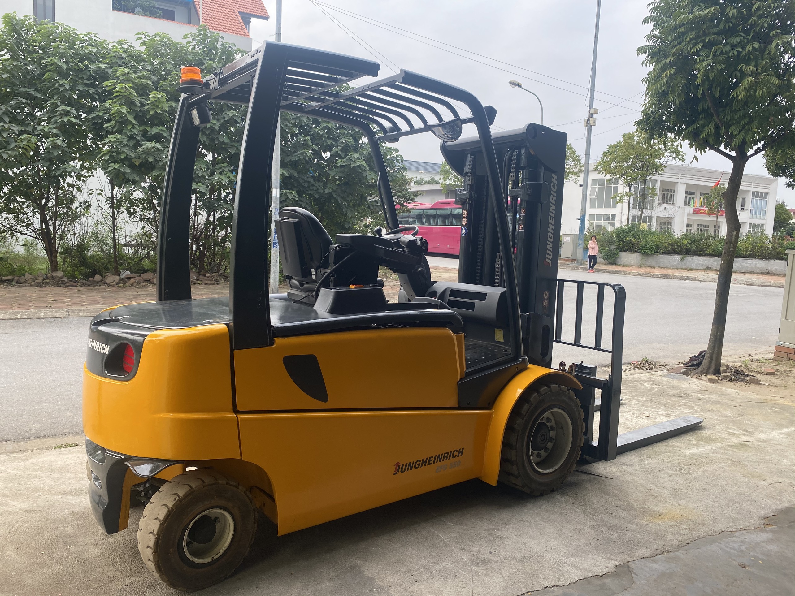 Xe Nâng Điện Counterbalance Jungheinrich EFG 550